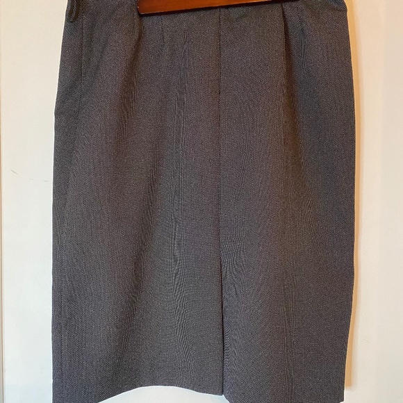 Suit Studio Lightweight Suit - 14 - Picture 2 of 3